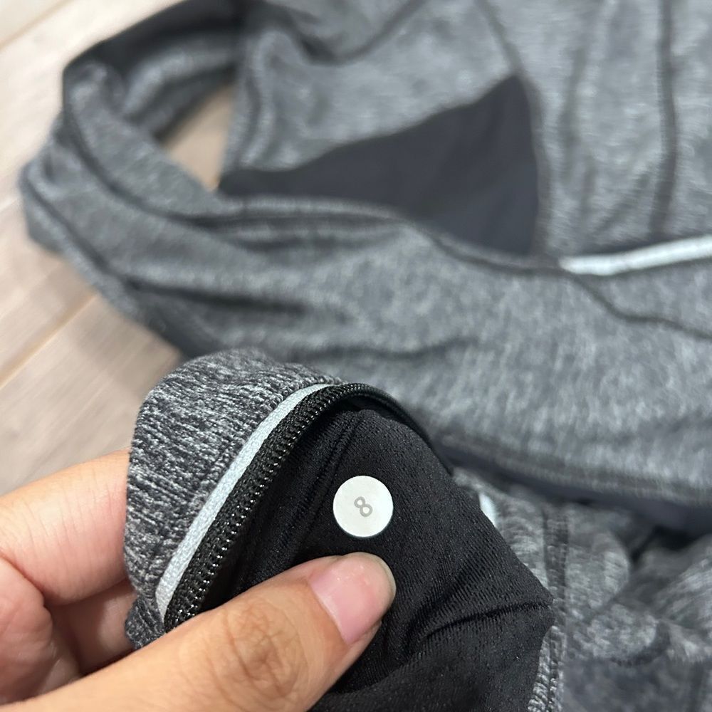 Lululemon Pull Over - Picture 3 of 3